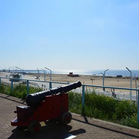 Boulevard Scheveningen Hotel 3*